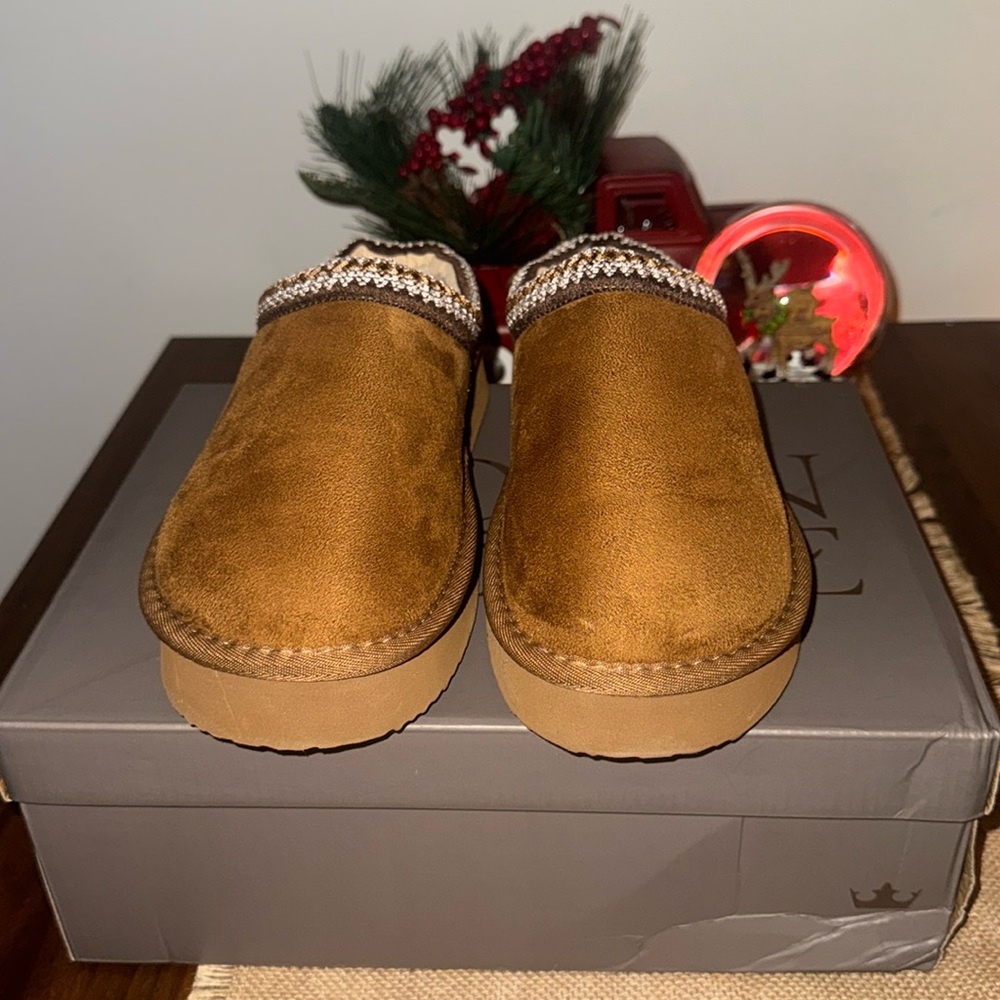 Slipper - Picture 3 of 6